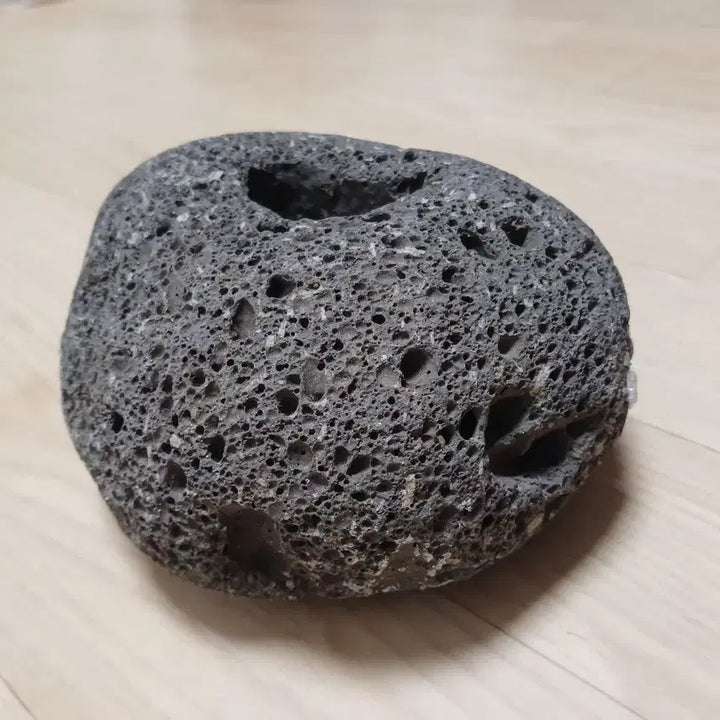 [BUNJANG] 독특한 구멍 숭숭 화산석,수석 / 독특한 구멍 숭숭 화산석,수석
