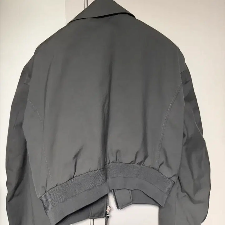 [BUNJANG] RECTO Zipper Detail Structure Team Bomber Jacket Charcoal Gray L / 렉토 25ss 지퍼 디테일 스트릭쳐 팀 붐버 자켓 차콜 그레이 L siz