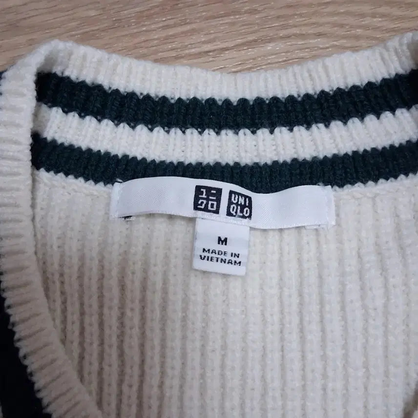 [BUNJANG] Uniqlo Ivory Knit Vest M / (새옷) 유니클로 UNIQLO 아이보리 니트 조끼 M