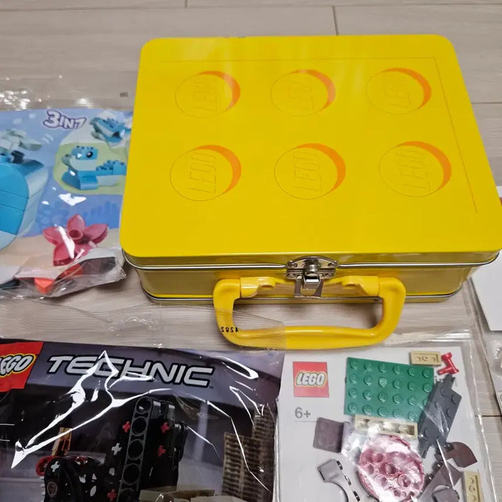 [BUNJANG] Lego Technic Parts Bundle with Tin Case / 레고 테크닉 외 부품 모음 + 틴케이스