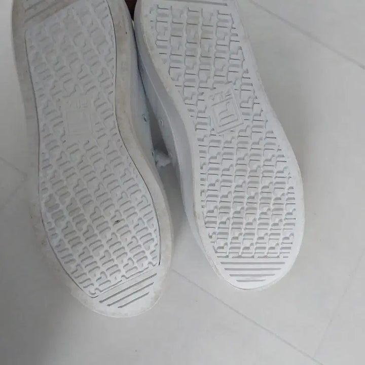[SOLD OUT] 새거 휠라 운동화  250