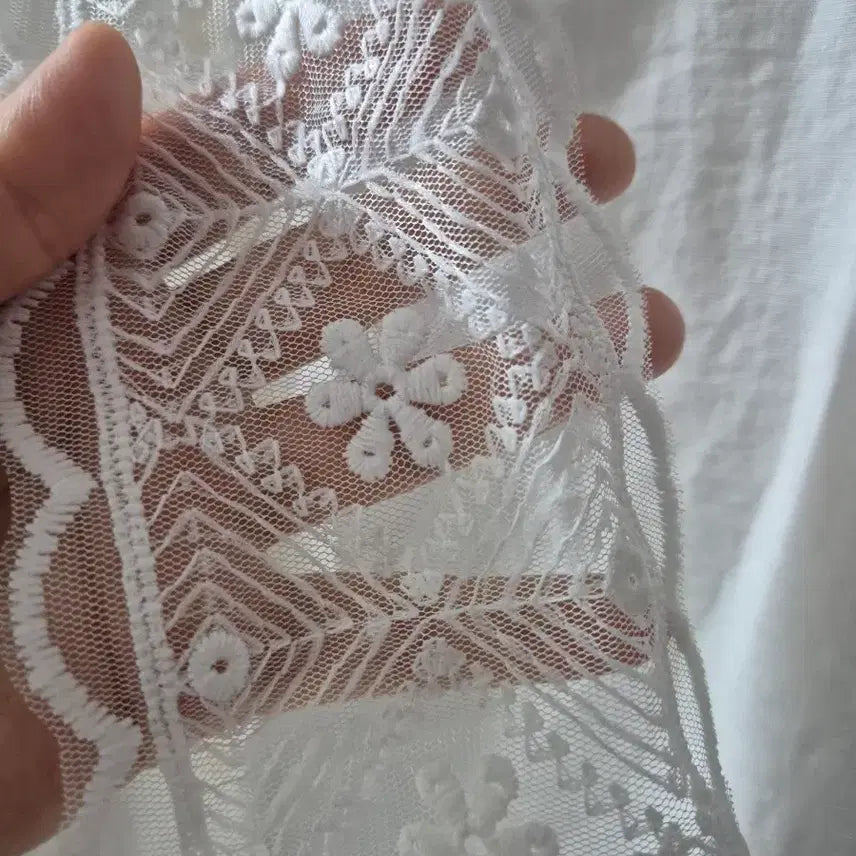 [BUNJANG] NANING9 Lace Detail Blouse White / NANING9 넥 레이스 블라우스 화이트
