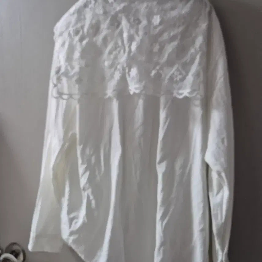 [BUNJANG] NANING9 Lace Detail Blouse White / NANING9 넥 레이스 블라우스 화이트