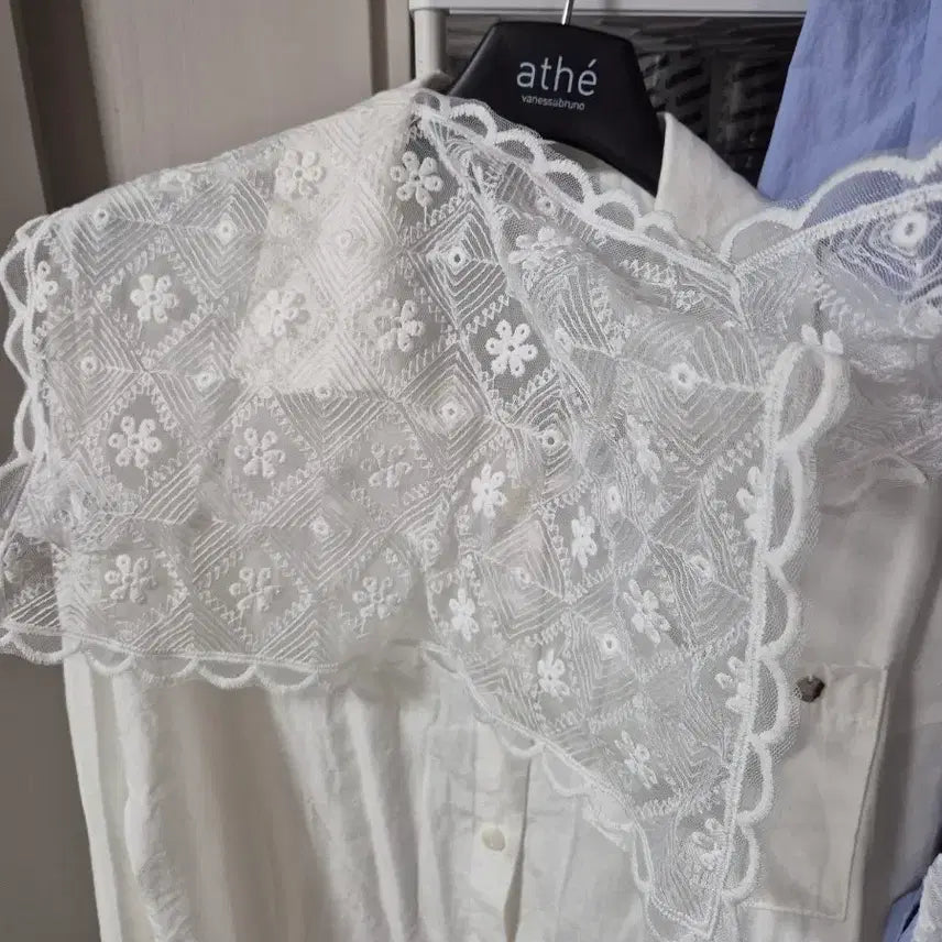 [BUNJANG] NANING9 Lace Detail Blouse White / NANING9 넥 레이스 블라우스 화이트