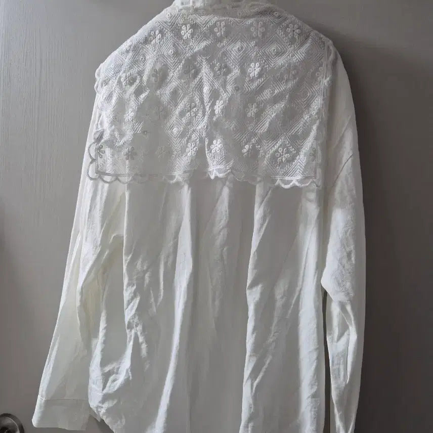[BUNJANG] NANING9 Lace Detail Blouse White / NANING9 넥 레이스 블라우스 화이트