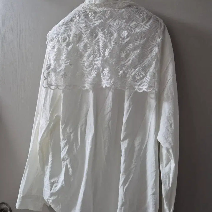 [BUNJANG] NANING9 Lace Detail Blouse White / NANING9 넥 레이스 블라우스 화이트
