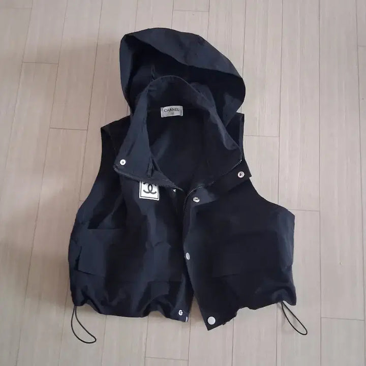[SOLD OUT] 샤넬 후드 바람막이 조끼 블랙