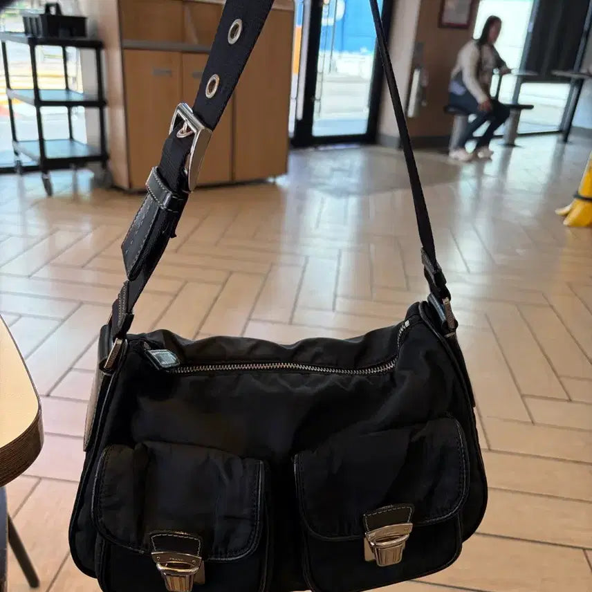 [SOLD OUT] 정품 프라다 블랙 포켓 숄더백 Y2k