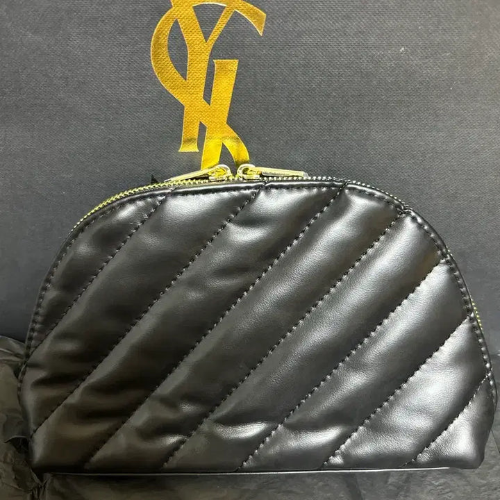 [SOLD OUT] 생로랑 YSL 퀼팅 파우치 블랙