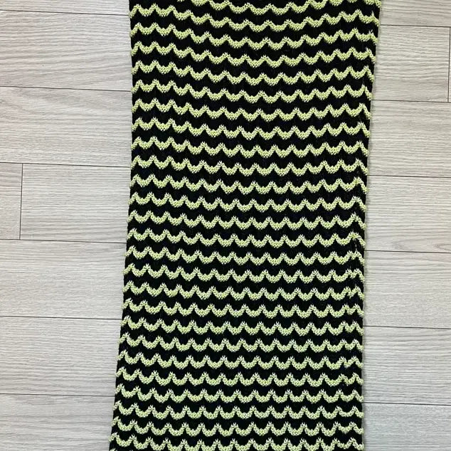 [SOLD OUT] ZARA 웨이브 미디 니트 스커트 S