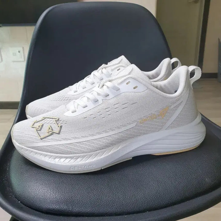 [SOLD OUT] 데상트 델타 프로 운동화 화이트 260