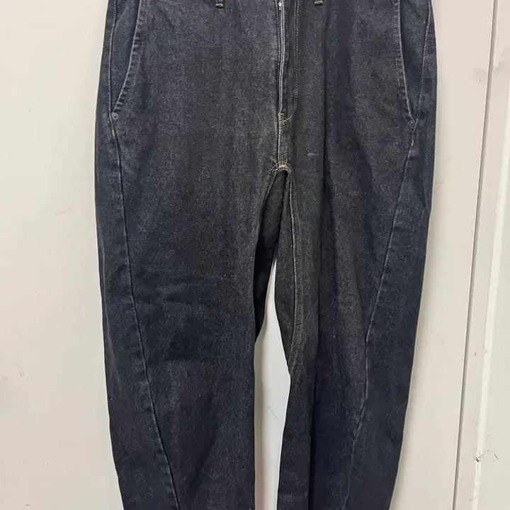 [SOLD OUT] 퍼블릭 피겨 앤지니어드 흑청 와이드 데님