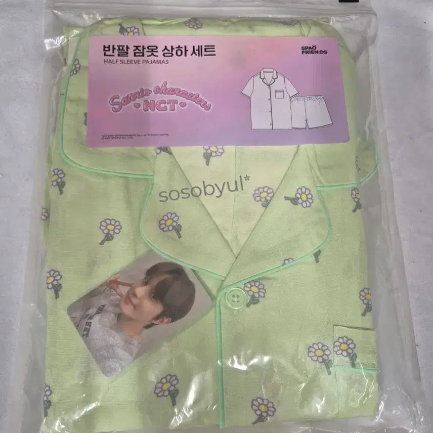 [BUNJANG] NCT Jungwoo SPAO Sanrio Pajama + Photocard (Sealed) / (미개봉)스파오 산리오 NCT 정우 파자마 + 포토카드