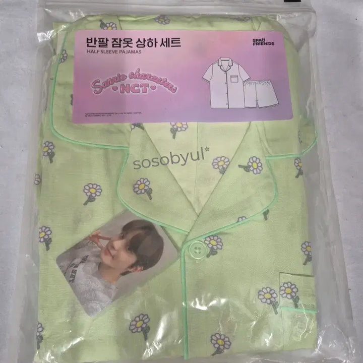[BUNJANG] NCT Jungwoo SPAO Sanrio Pajama + Photocard (Sealed) / (미개봉)스파오 산리오 NCT 정우 파자마 + 포토카드