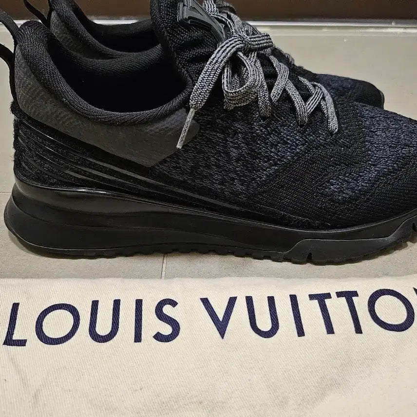 [SOLD OUT] 루이비통V.N.R 남성 블랙 니트 스니커즈265