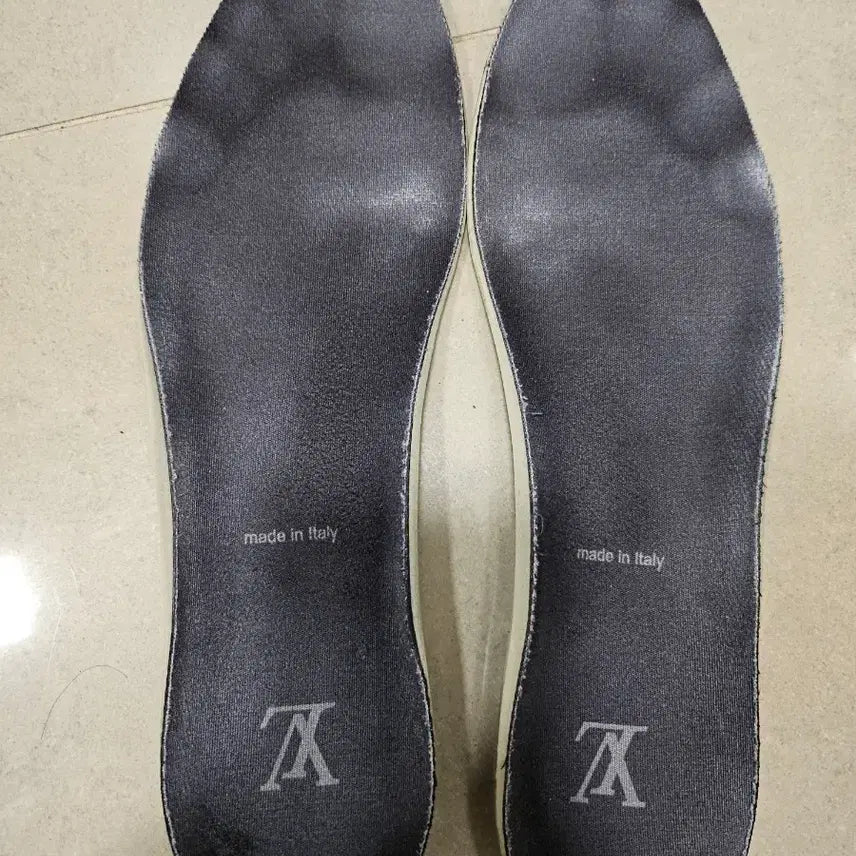 [SOLD OUT] 루이비통V.N.R 남성 블랙 니트 스니커즈265