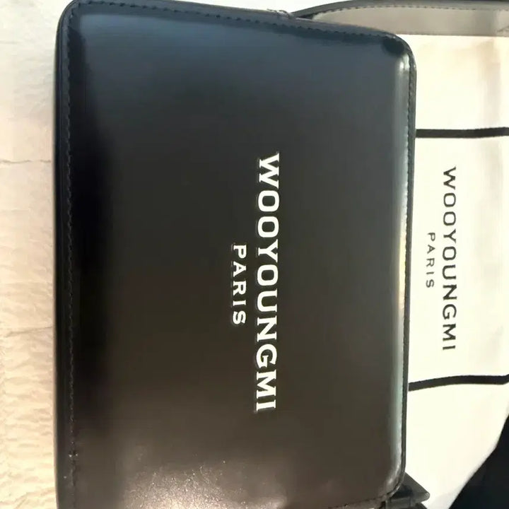 [SOLD OUT] 우영미 블랙 레더 크로스백