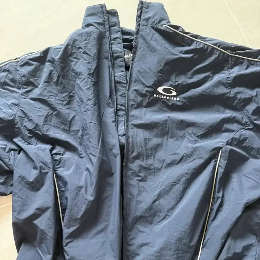 [SOLD OUT] 발렌시아가 루프트랙 바람막이