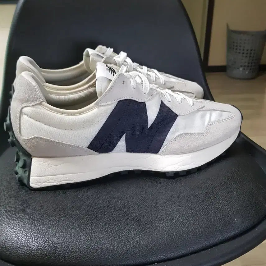 [SOLD OUT] 뉴발란스 327 아이보리 네이비 운동화(270)