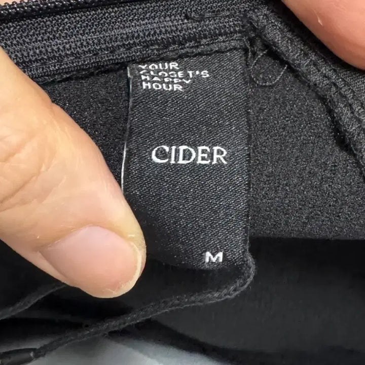 [BUNJANG] [새상품] CIDER 블랙 언발란스 점프수트 / [새상품] CIDER 블랙 언발란스 점프수트