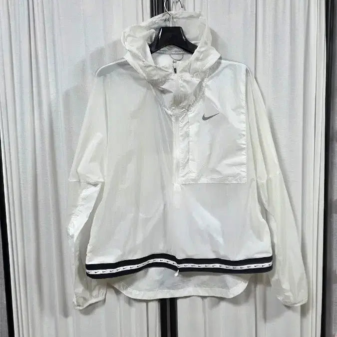 [SOLD OUT] 나이키여성아노락바람막이(95)
