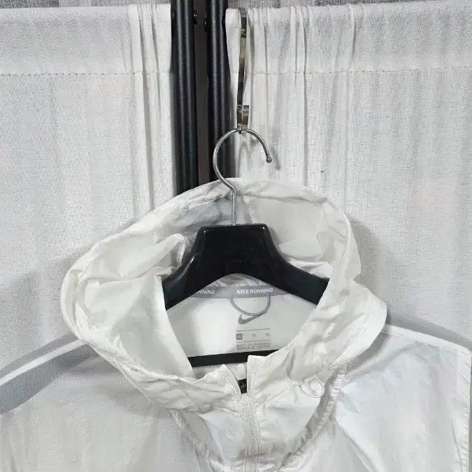 [SOLD OUT] 나이키여성아노락바람막이(95)