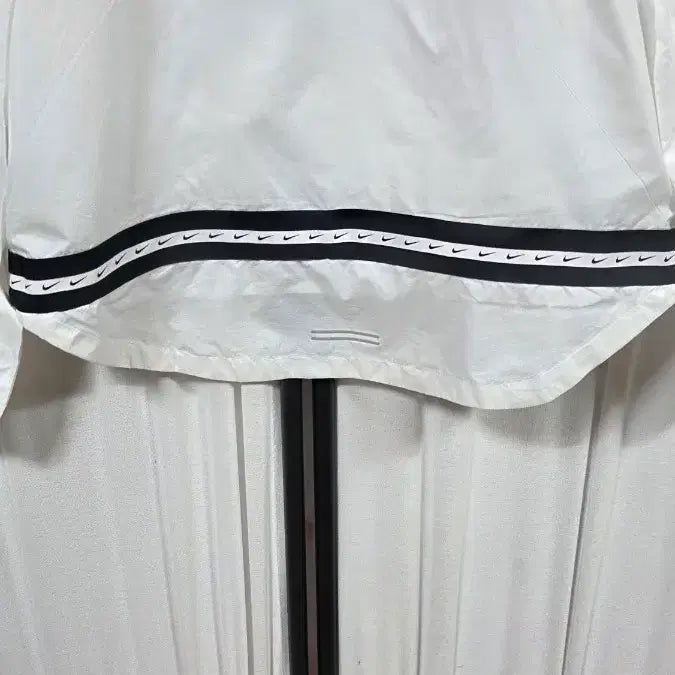 [SOLD OUT] 나이키여성아노락바람막이(95)