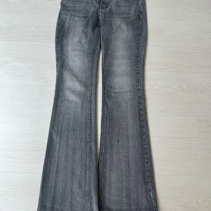 [BUNJANG] Pale Jade Low-Rise Bootcut Jeans / 실사) 페일제이드 핸드브러쉬 로우라이즈 부츠컷 블랙