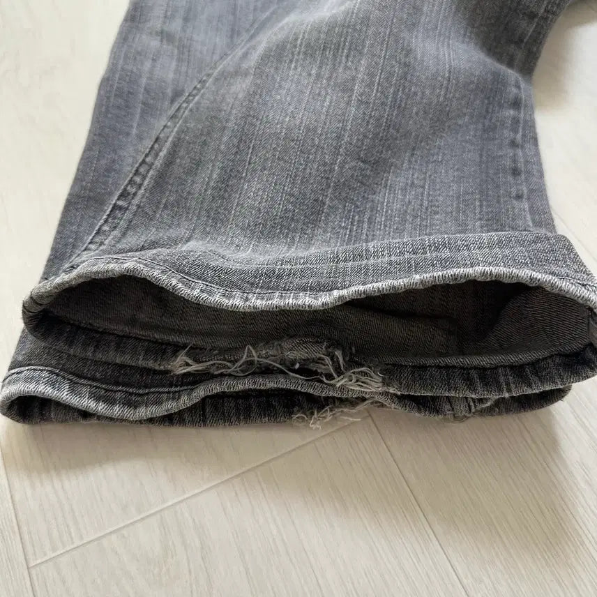 [BUNJANG] Pale Jade Low-Rise Bootcut Jeans / 실사) 페일제이드 핸드브러쉬 로우라이즈 부츠컷 블랙