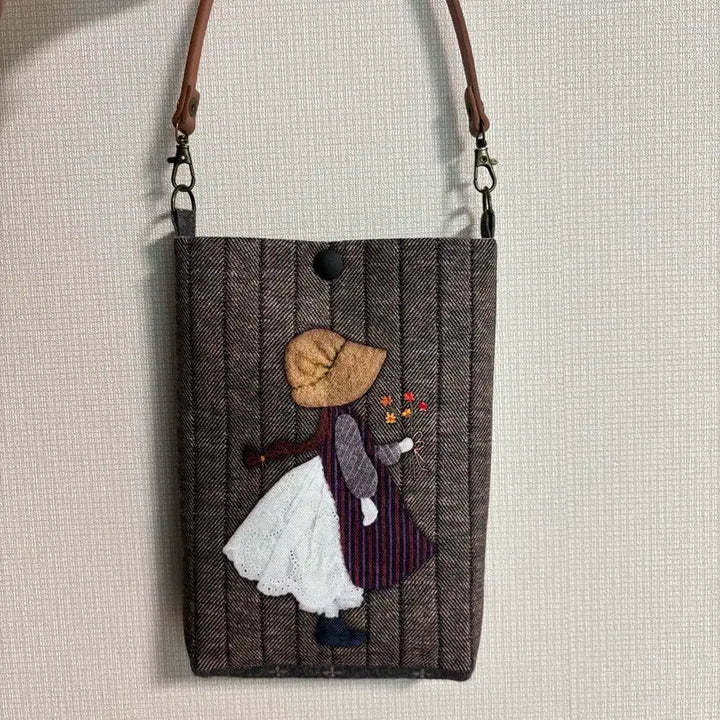 [BUNJANG] Quilted Girl with Flower Mini Tote Bag / 퀼트 꽃을 든 소녀 미니 토트백