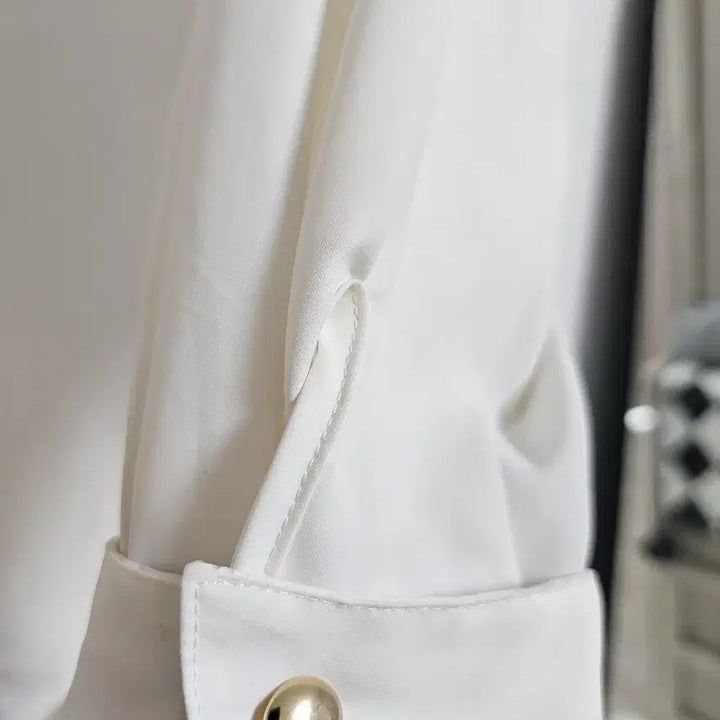 [BUNJANG] Patterned Gold Button Blouse Shirt / 패턴 금장 버튼 블라우스 셔츠