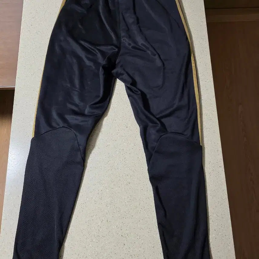 [BUNJANG] Adidas AC Milan Training Pants Black/Gold / 아디다스 AC밀란 트레이닝 바지 블랙/골드