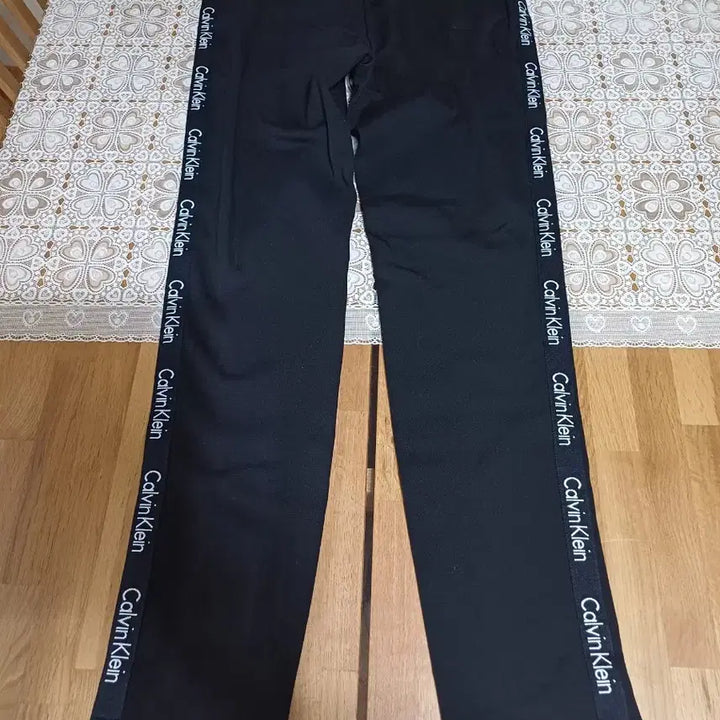 [BUNJANG] Calvin Klein Black Logo Jogger Pants / 캘빈클라인 블랙 로고 팬츠