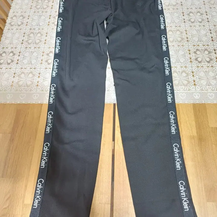 [BUNJANG] Calvin Klein Black Logo Jogger Pants / 캘빈클라인 블랙 로고 팬츠