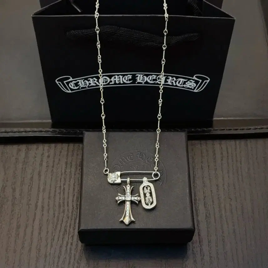 [SOLD OUT] 크롬하츠 핀 크로스 목걸이 플뢰르 드 리스