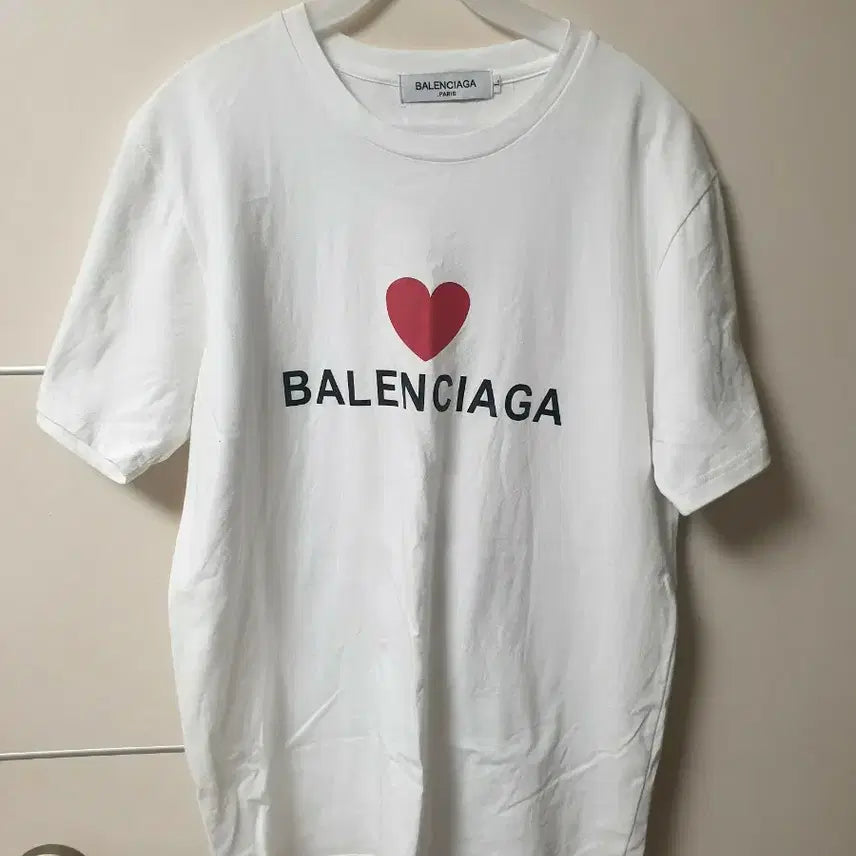 [BUNJANG] Balenciaga Heart Logo Short Sleeve T-shirt White / [여성] 발렌시아가 하트 로고 반팔 티셔츠 화이트