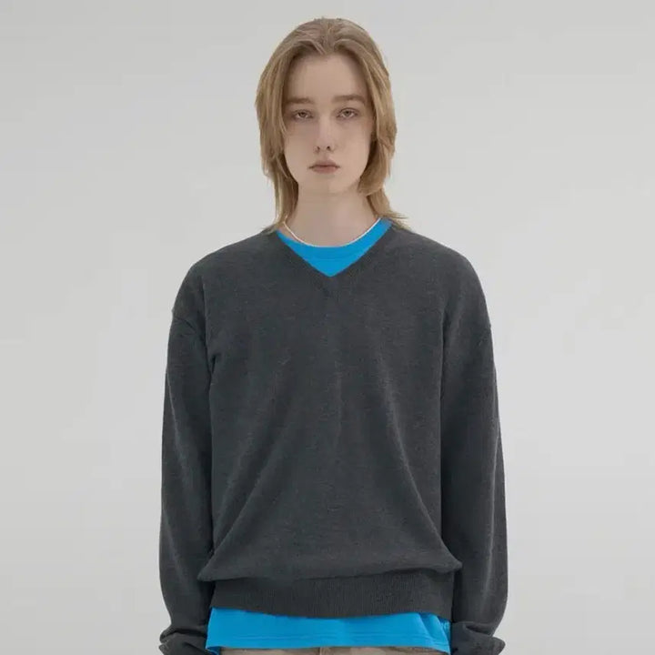 [BUNJANG] Noun Crop V-Neck Knit Charcoal / 노운 크롭 브이넥 니트