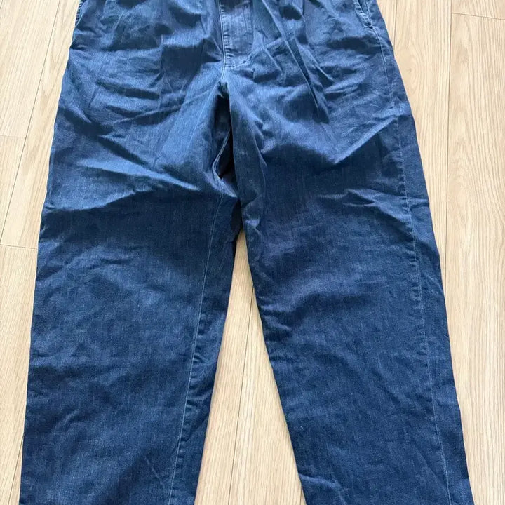 [BUNJANG] Adidas Shoes and Uniqlo Pants Bundle Set / 아디다스 신발, 유니클로 바지