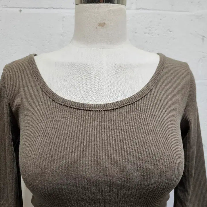 [BUNJANG] U-Hem Cropped Long Sleeve with Side Shirring - Khaki / 밑단u 크롭 옆셔링 긴팔- 카키