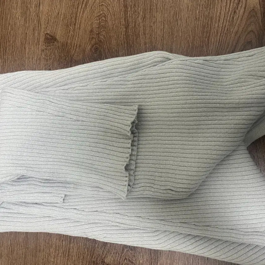 [SOLD OUT] 러브미우 돌먼 브이 가디건