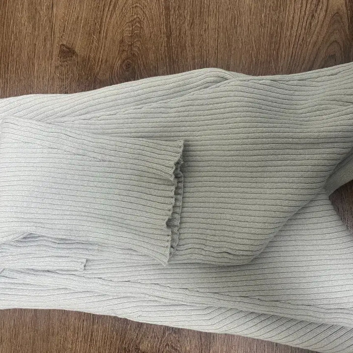[SOLD OUT] 러브미우 돌먼 브이 가디건
