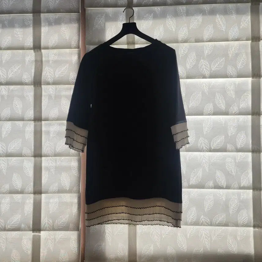 [BUNJANG] HOTPING Pleated Trim Black Mini Dress / 소매/밑단 플리츠 배색 블랙 미니 원피스