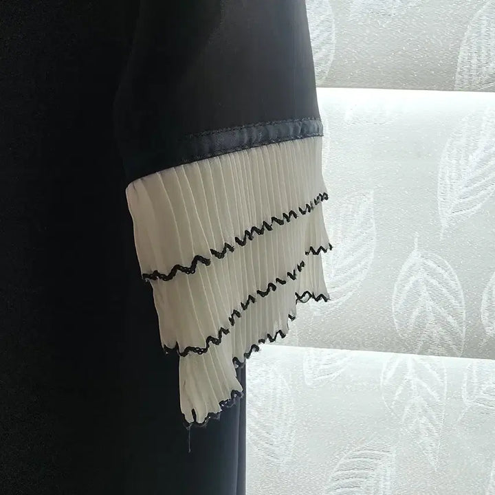 [BUNJANG] HOTPING Pleated Trim Black Mini Dress / 소매/밑단 플리츠 배색 블랙 미니 원피스