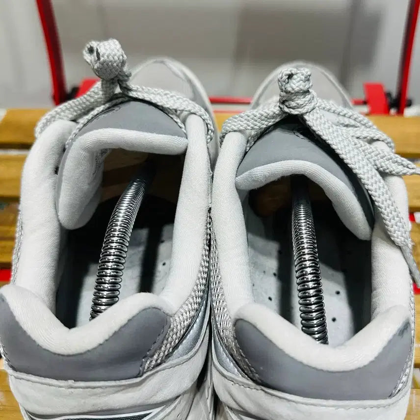 [SOLD OUT] 275) 뉴발란스 운동화 남성 남자 신발 2002R 그레이