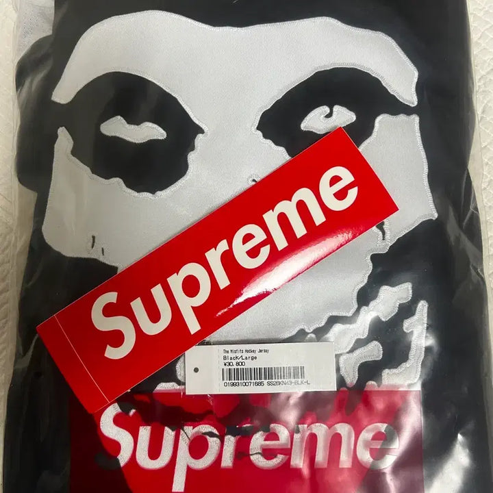[SOLD OUT] 슈프림 x 미스피츠 하키 저지 블랙 - 26SS