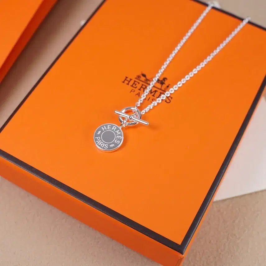 [BUNJANG] Hermès Round Pendant Necklace / 에르메스 심플 라운드 레터 목걸이
