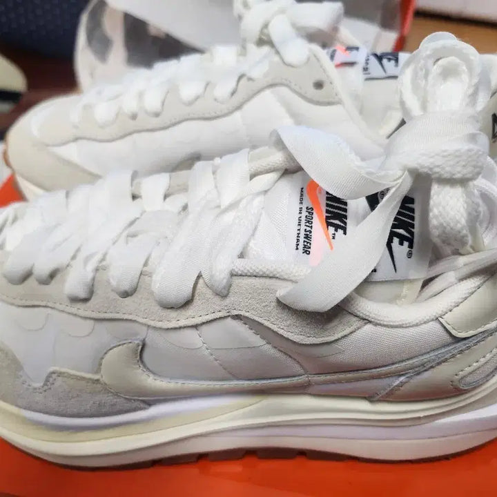 [BUNJANG] Nike x Sacai VaporWaffle White Sneakers / 나이키 x 사카이 베이퍼와플 화이트 245 판매합니다.