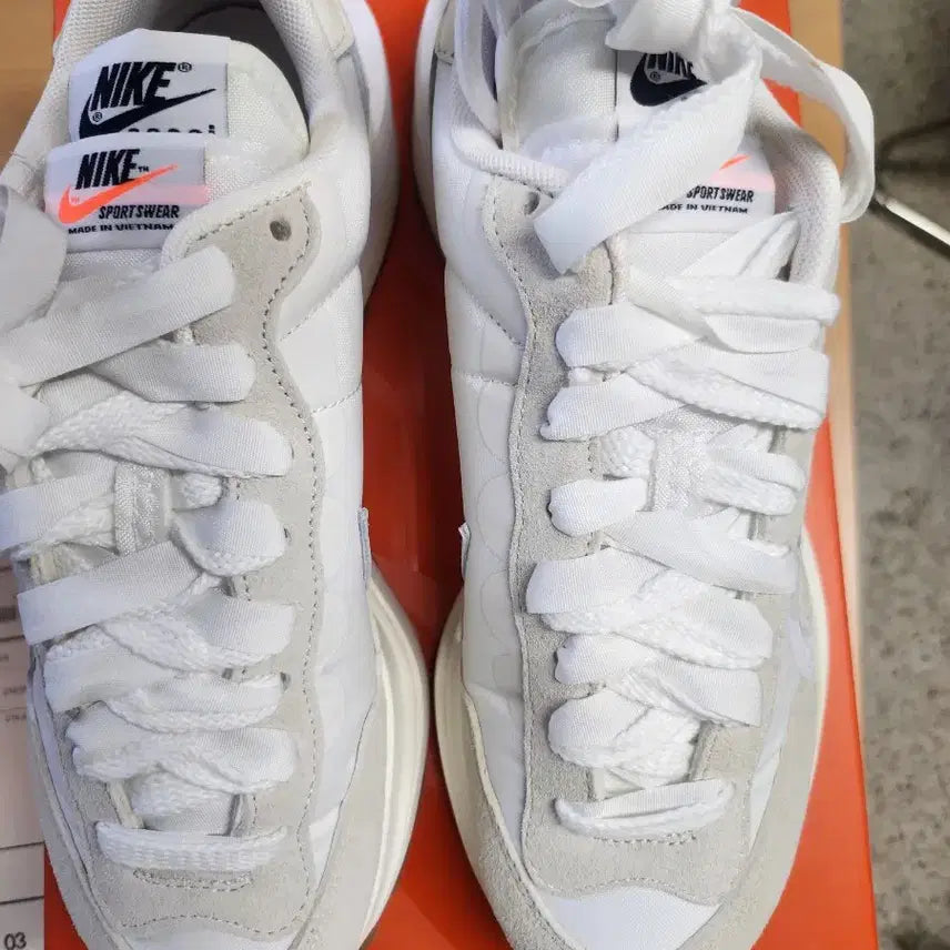 [BUNJANG] Nike x Sacai VaporWaffle White Sneakers / 나이키 x 사카이 베이퍼와플 화이트 245 판매합니다.