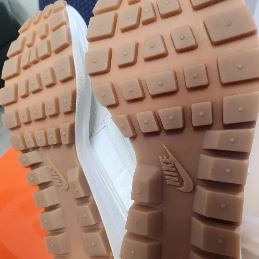 [BUNJANG] Nike x Sacai VaporWaffle White Sneakers / 나이키 x 사카이 베이퍼와플 화이트 245 판매합니다.