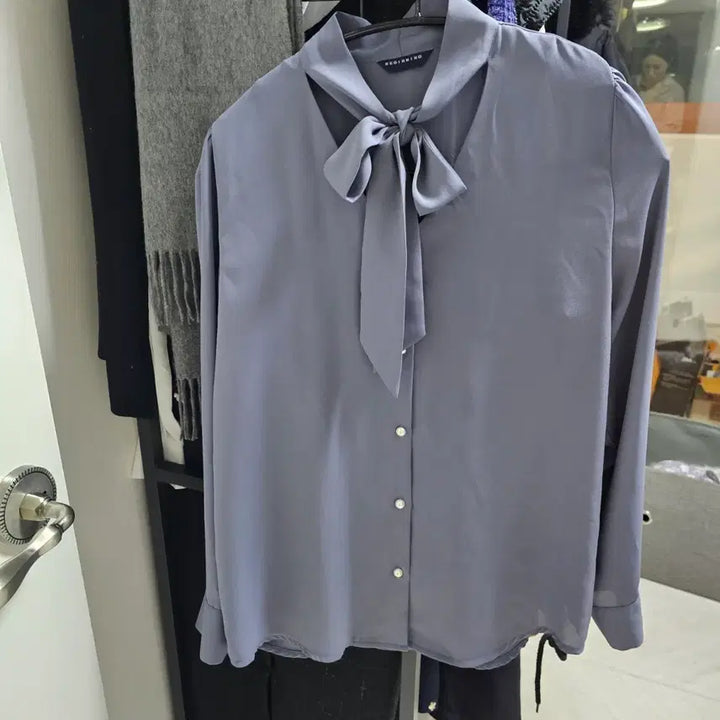 [BUNJANG] Satin Blue Blouse / 타이블라우스 새틴블루